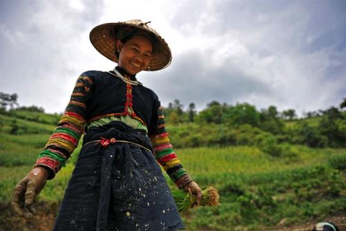 Une femme de l'ethnie Lolo noir à Bao Lac - Circuit Vietnam autrement 20jours
